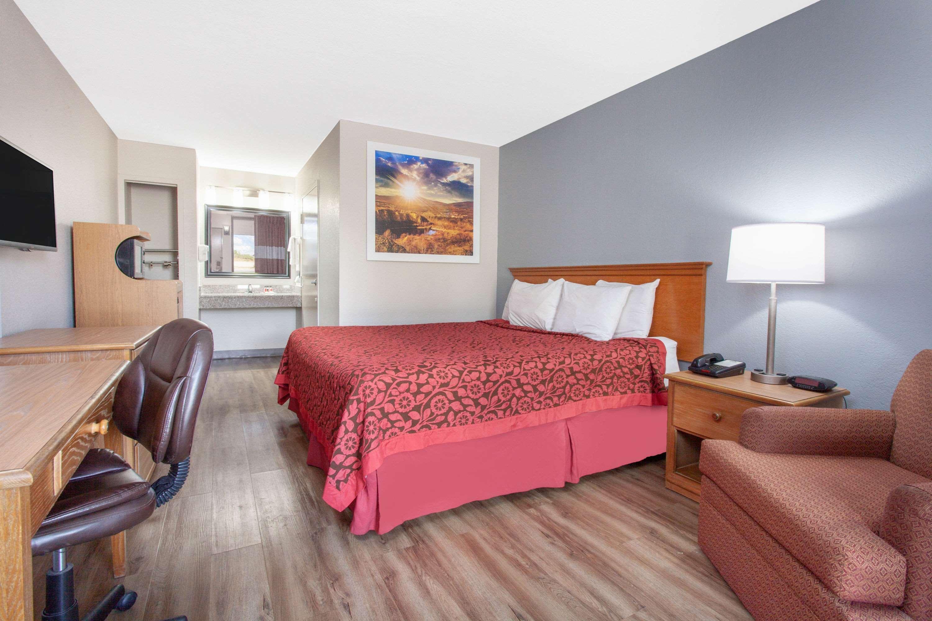 Days Inn By Wyndham Clinton - Laurens I-26 Exterior foto